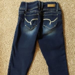 YMI Wanna Betta Butt dark wash capri